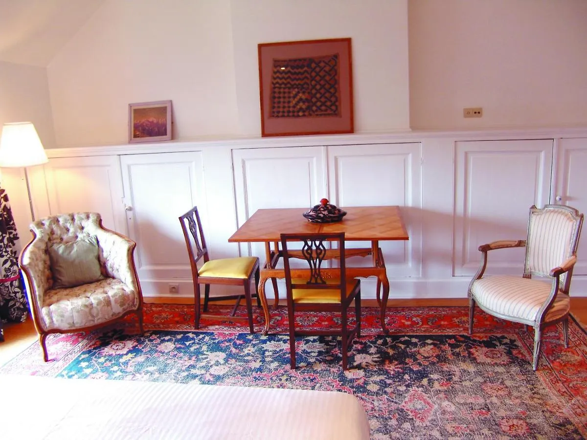 בריסל Louise Chatelain Suites